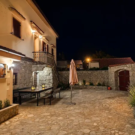 Dela Cassa Stone House