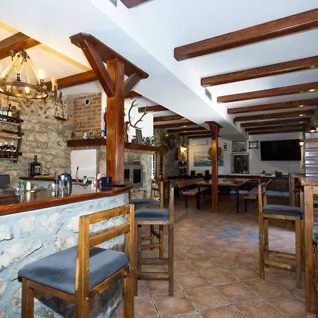 Dela Cassa Stone House
